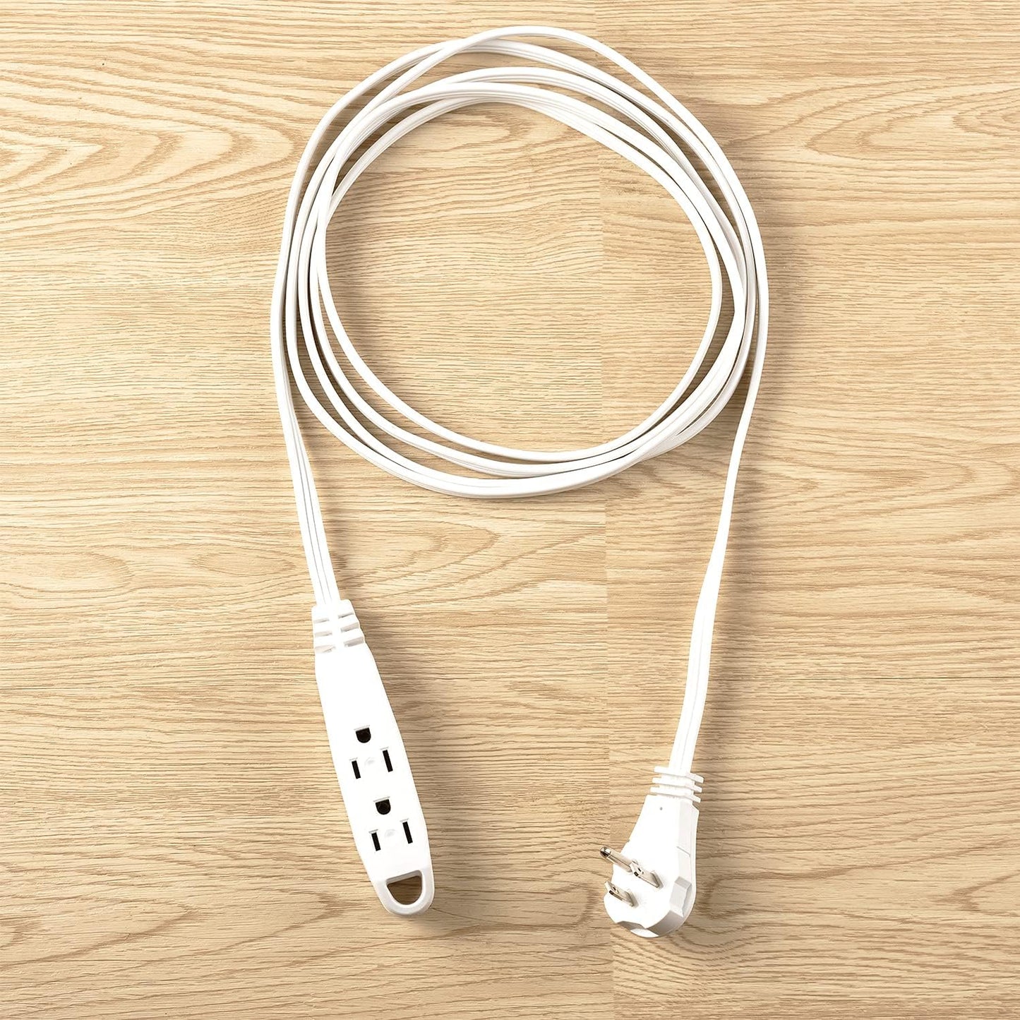 Globe Electric 24302 10ft Medium Duty 3-Outlet Indoor Extension Cord, Grounded, Right Angle Plug, White